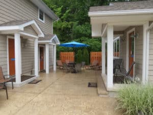bodees_bungalow_put_in-bay_courtyard_patio